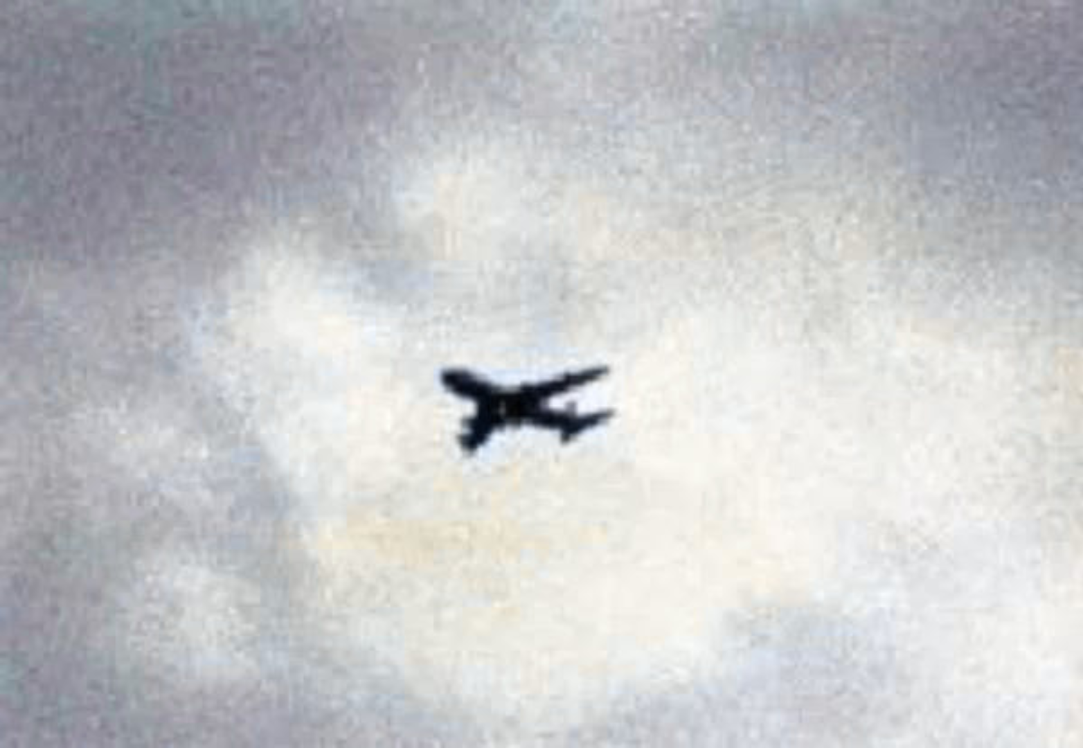 Foto tirada por civil da aeronave sem a calda